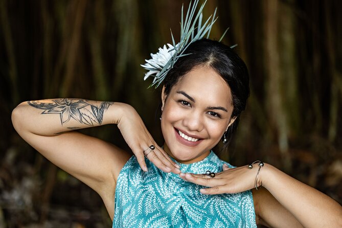 Private Photo Session on The Island of Moorea - How the photographer directs the session