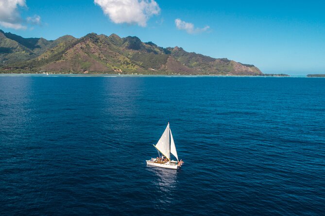 Private sailing adventure - Sailing the lagoon under traditional canvas