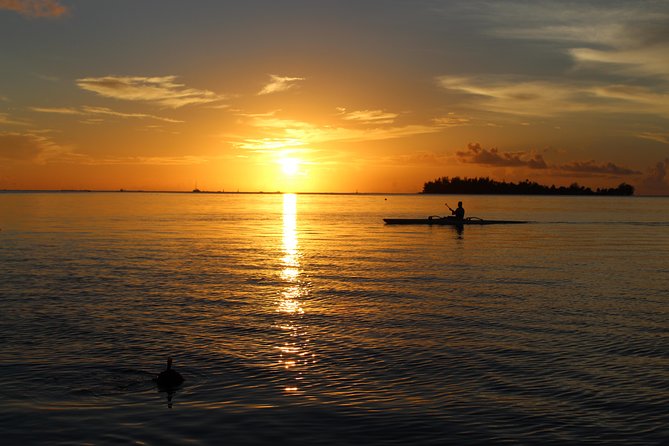 PRIVATE SUNSET LAGOON CRUISE - Bora Bora Cultural Lagoon Tour - Boarding the motorized canoe Otia Are
