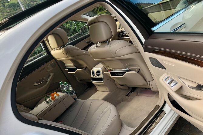 Private transfer Airport, Hotels, Pensions, Ferry, Restaurants - What the driver adds to the experience