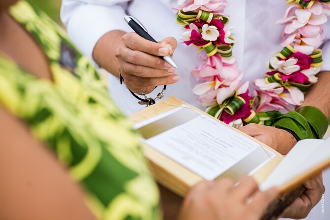 Professional Photo Shooting in Moorea, unique session adapted - Price, group size, and the real value