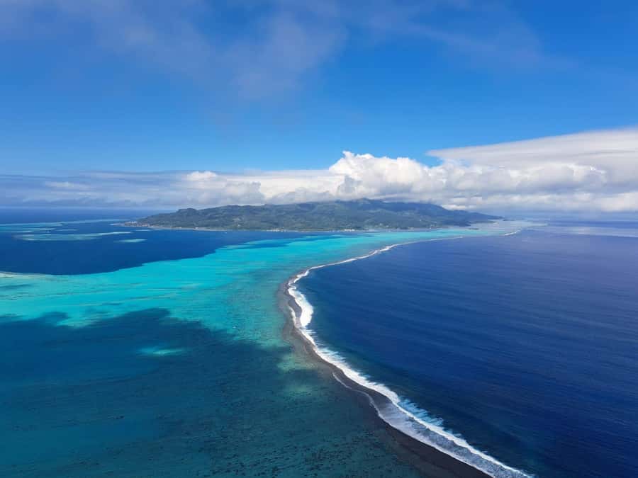 Raiatea: Bora Bora and Taha'a Private Scenic Flight one hour - Who should book this flight?