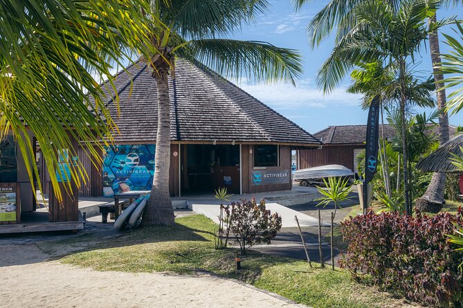 Snorkeling immersion in the wonders of Tahiti - Coral reefs, tropical fish, and elegant skates