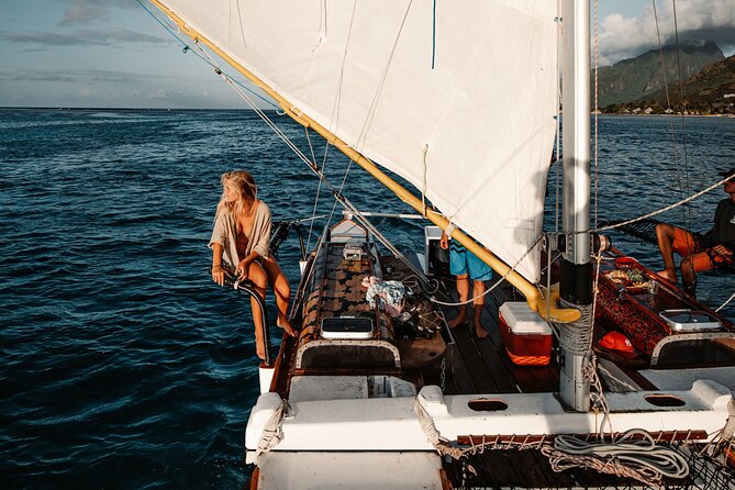 Sunset sailing - Setting out from Vaapiti at 3:00 pm