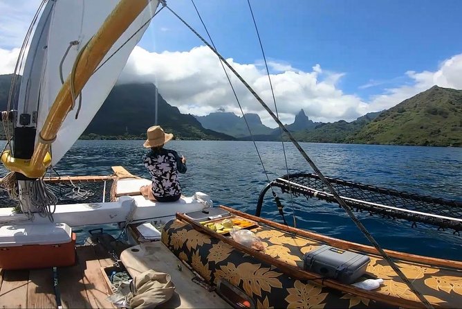 Sunset sailing - Polynesian stories give the ride a sense of place