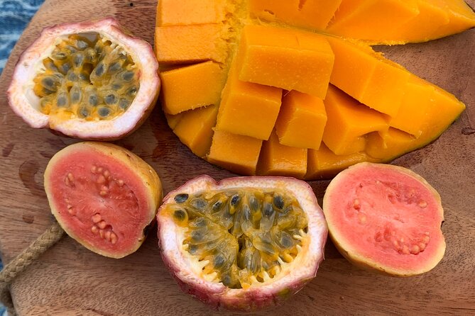 SURF TAHITI Bites & Waves – Surf experience with every bite - The fruit plate beside the waves
