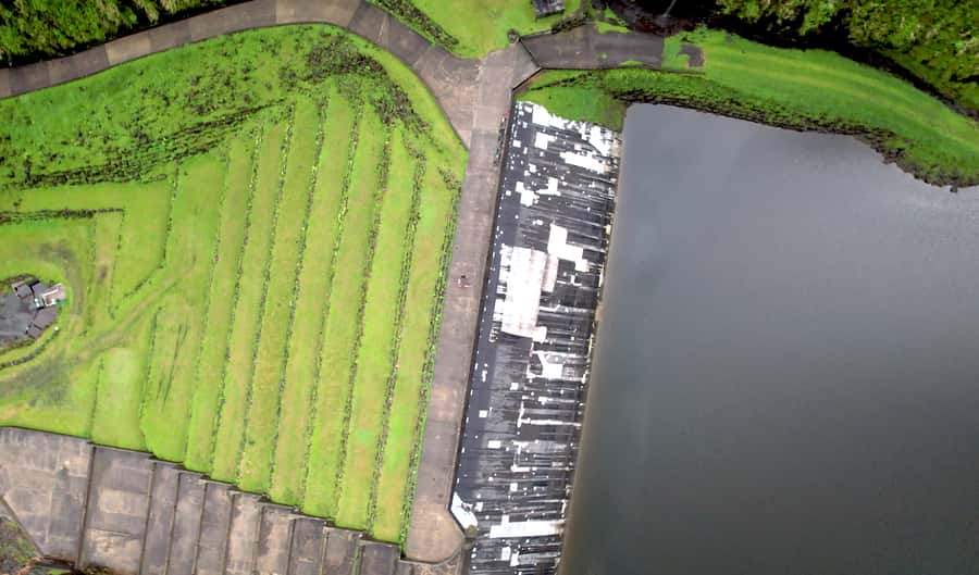 Tahiti E-bike, mtb, vtt Tour with Swimming and Lunch - Passing the first dam and reaching the second dike