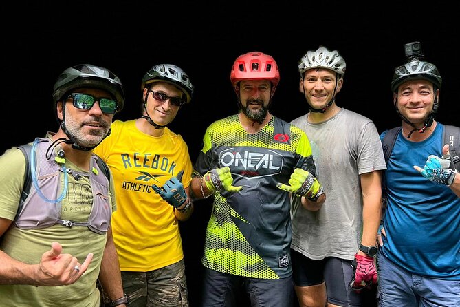 Tahiti excursion adventure circuit MTB MTB E-Bike private valley - Cooling off at the Bassin du Roi
