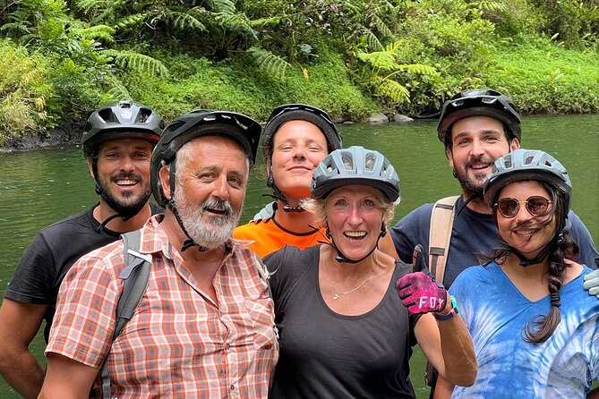 Tahiti excursion adventure circuit MTB MTB E-Bike private valley - Climbing through the forest and watching for birds