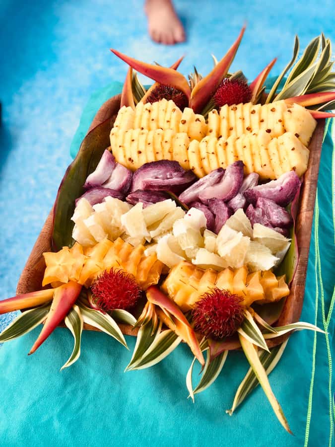Tahiti island: 4 hours Snorkeling Tour - Local fruit, juice, water, and Hinano beer
