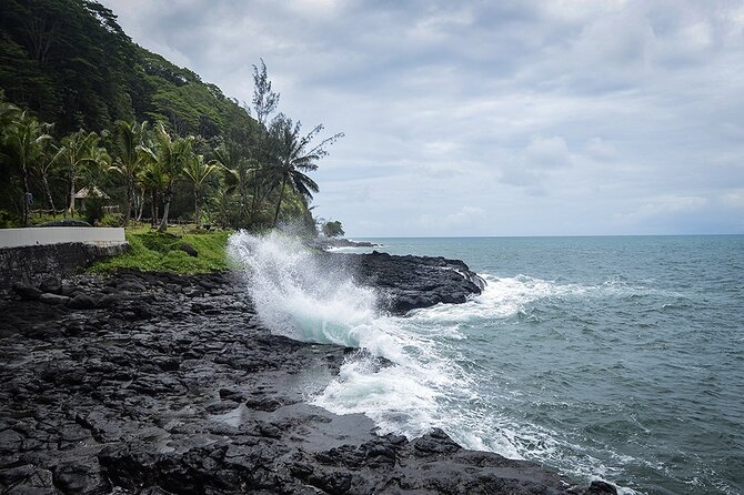Tahiti: Tour of the East or West Coast (Half Day) - Arahoho Blowhole and the force of the sea