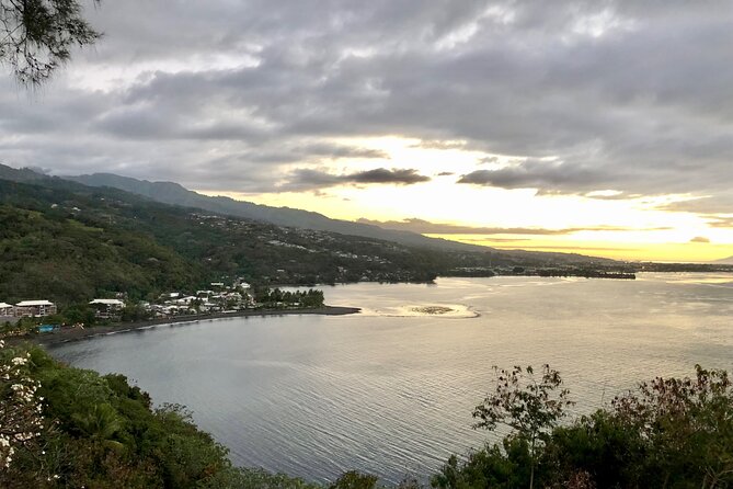 Tahiti: Tour of the East or West Coast (Half Day) - Punaauia Beach and Taharuu Beach