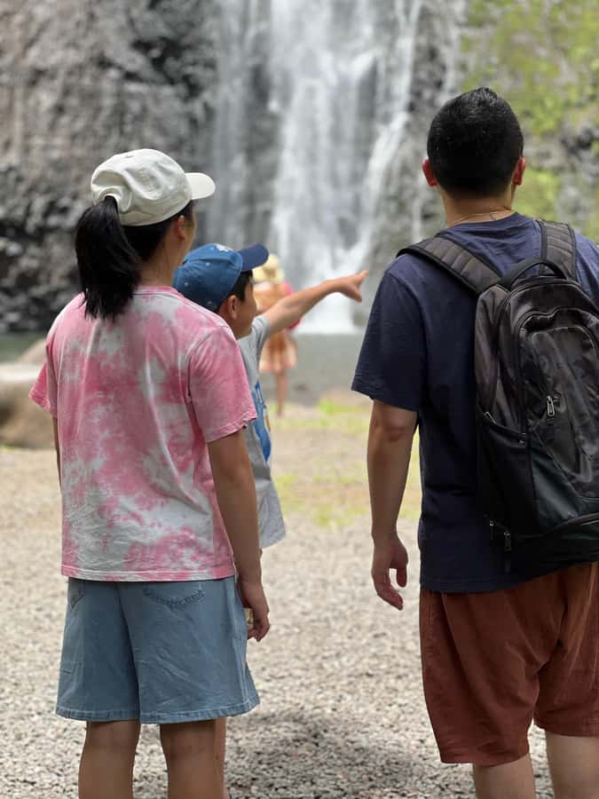 Tahiti: Unique East Coast Half Day Tour with Local Guide - Pareo printing and the working side of Tahiti