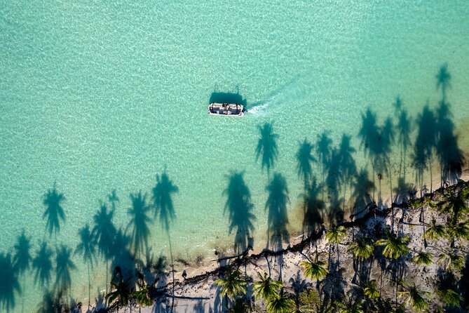 Toa Boat Bora Bora Private Lagoon tour with Lunch On Majestic Pontoon Boat - The Vaiana lunch on board