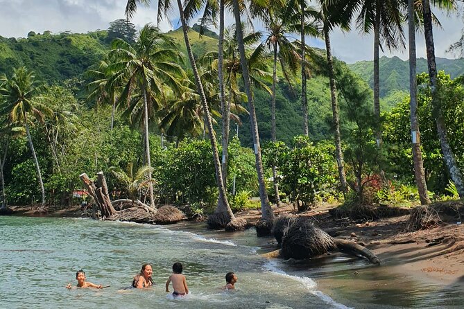 Tour Tahiti in Private - Point Venus: black sand and a final coastal view