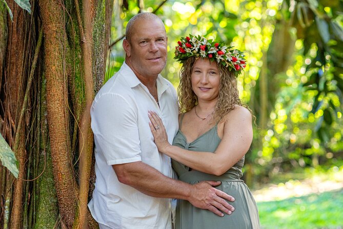 Unique photo shoot in the heart DE Moorea: Beach & mountain combo - Opunohu Bay and Cooks Bay