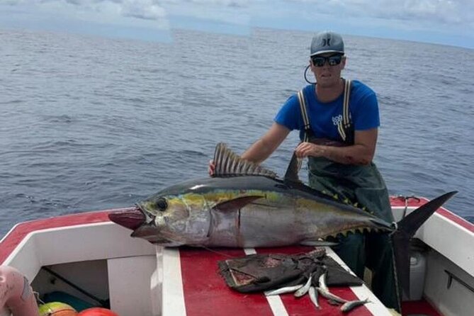 Wholesale Fishing in Poti Marara at Tahiti Teahupoo Peninsula - Strong praise for the boat and captain